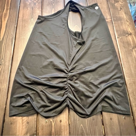 torrid | Performance Ruched Side Scoop Neck Sleeveless Active Tank - Picture 6 of 10